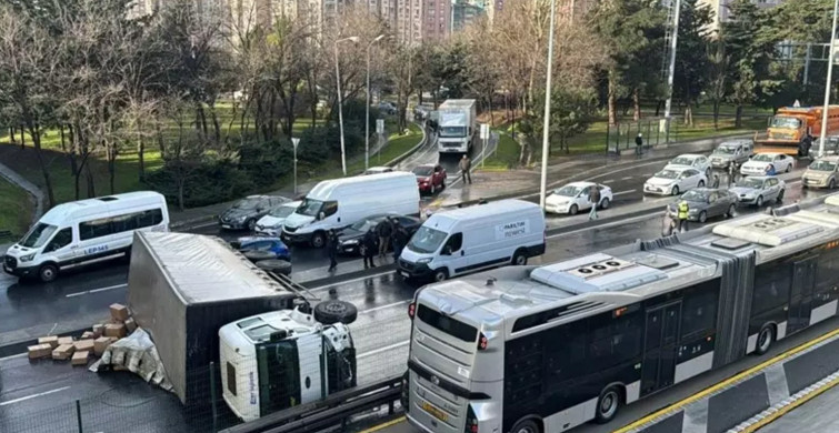 İstanbul’da E-5 Karayolu'nda meydana gelen korkunç kaza: Kamyon devrildi, trafiği felç etti!