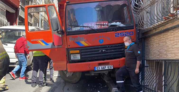 İstanbul’da Freni Boşalan Kamyonet Binalara Zarar Verdi