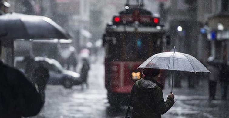 İstanbul’da Gök Gürültülü Sağanak Yağış Başladı