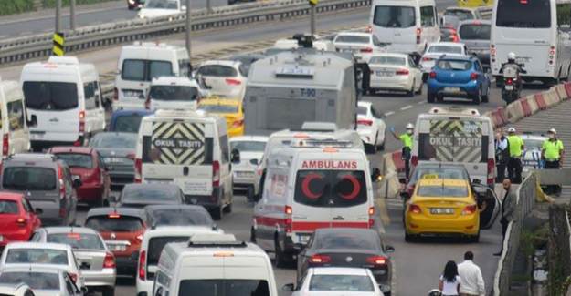 İstanbul'da Haftanın İlk Gününde Trafik Yoğunluğu!
