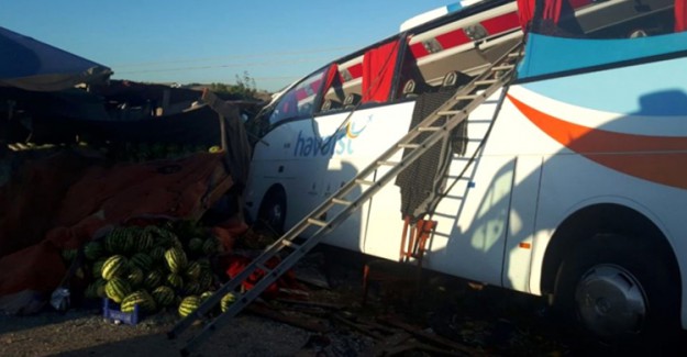İstanbul'da Havalimanına Yolcu Taşıyan Otobüs Kaza Yaptı! 1 Kişi Hayatını Kaybetti
