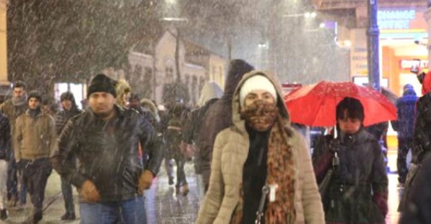 İstanbul'da Kar Şiddetini Artırdı
