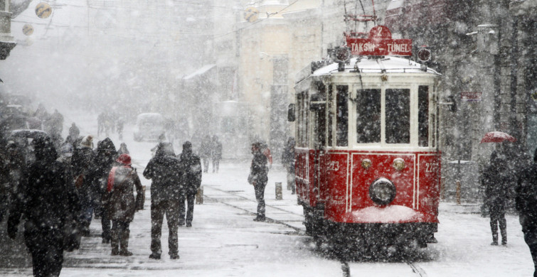 İstanbul'da kar yağışı kaç gün sürecek? Meteoroloji Genel Müdürlüğü 12 Mart 2022 Cumartesi hava durumu raporunu yayımladı! Megakent alarmda