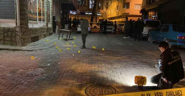 İstanbul’da korku dolu anlar: İki grup sokak ortasında silahla birbirlerine girdi