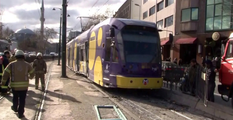 İstanbul’da korkutan kaza: Kabataş’ta tramvay yoldan çıktı