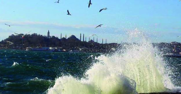 İstanbul'da Lodos Etkisini Sürdürüyor
