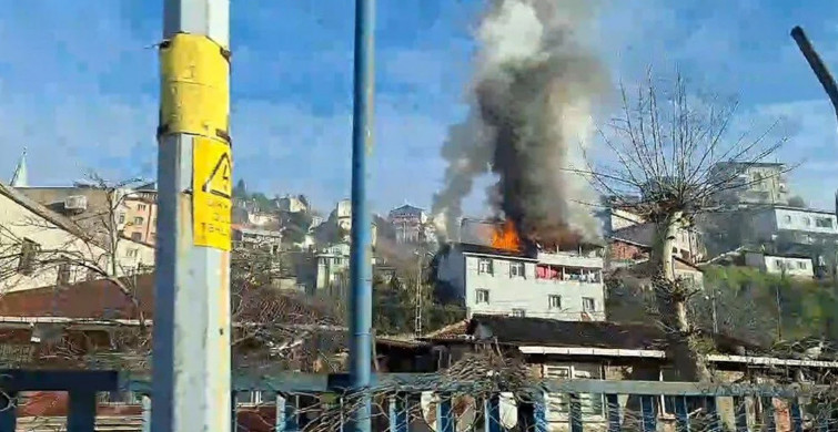 İstanbul’da panik anı! 4 Katlı binada yangın çıktı
