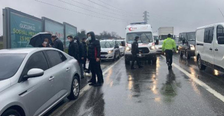 İstanbul'da Polisleri Taşıyan Minibüs Kaza Yaptı