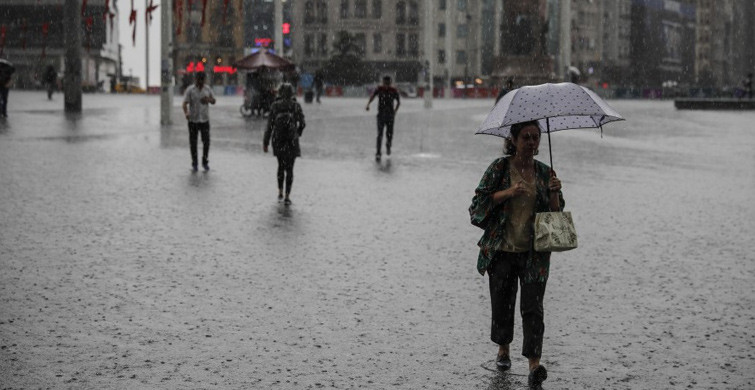 İstanbul'da Sağanak Yağış Etkili Oldu