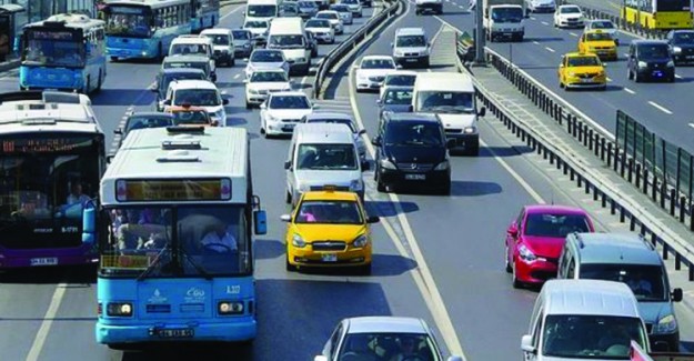 İstanbul'da Toplu Taşıma Araçlarının Yaş Sınırları Yükseltildi