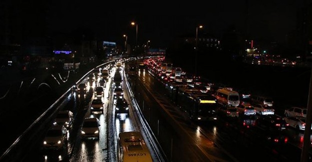 İstanbul'da Trafik Yoğunluğu Artıyor