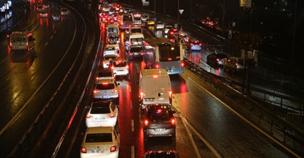 İstanbul'da Trafik Yoğunluğu Yüzde 80'e Ulaştı