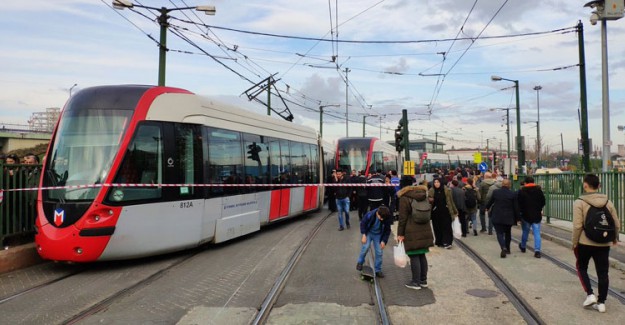 İstanbul'da Tramvay Arıza Yaptı, Seferler Durdu