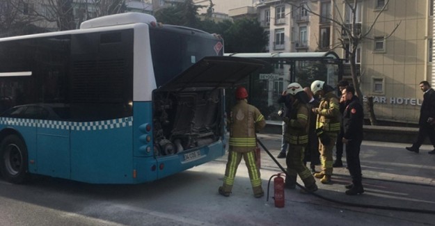 İstanbul'da Yolcu Almakta Olan Otobüs Alev Aldı!