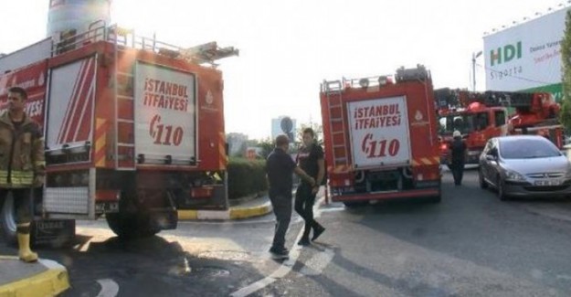 İstanbul'daki AVM'de Yangın Paniği 