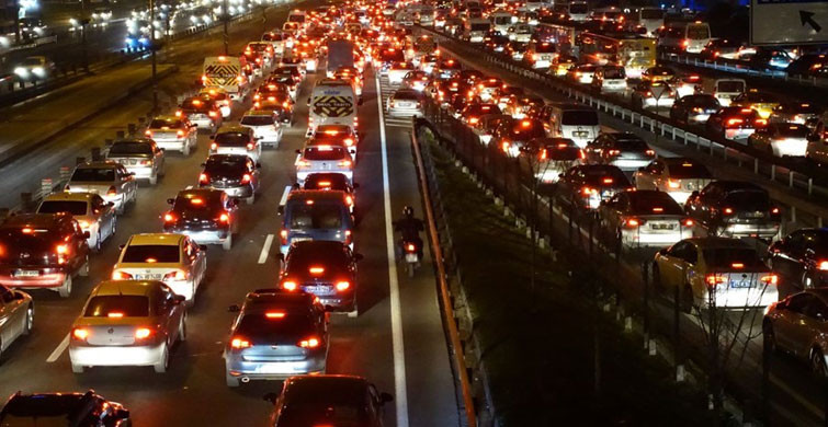 İstanbullu Sürücüler Günde Kaç Saatini Trafikte Geçiriyor?