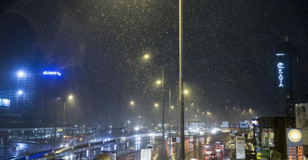 İstanbul'da Yoğun Kar Yağışı Başladı