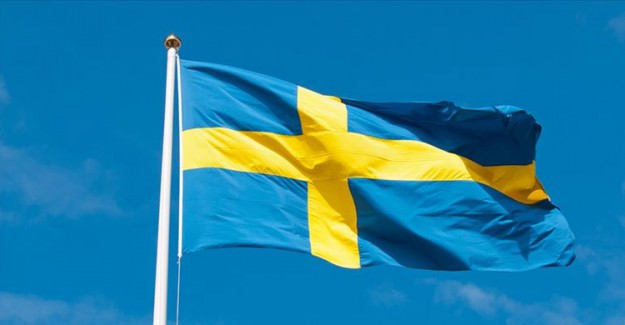 İsveç'te Cami Yapılmasını Öneren Politikacı İstifa Etti