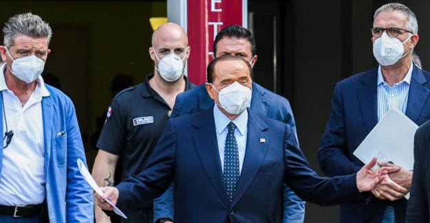 İtalya Eski Başbakanı Hastaneye Kaldırıldı