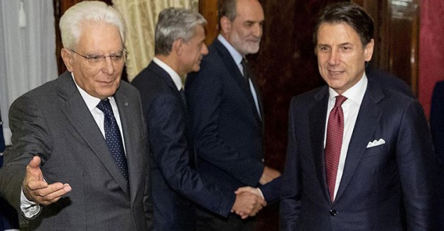 İtalya'da Başbakan Conte Cumhurbaşkanı'na İstifasını Sundu