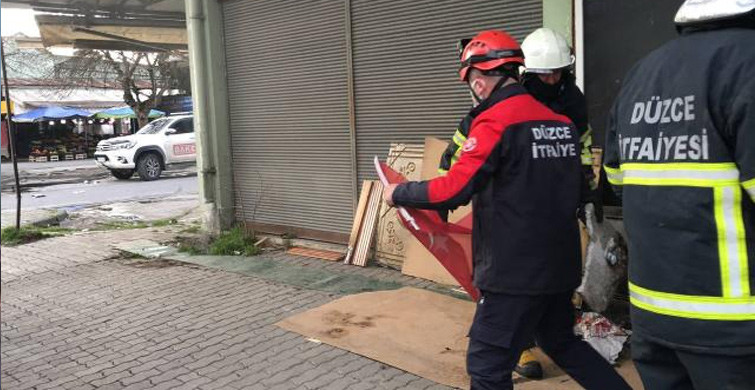 İtfaiyeciler Türk Bayrağını İçerde Bırakmadı!