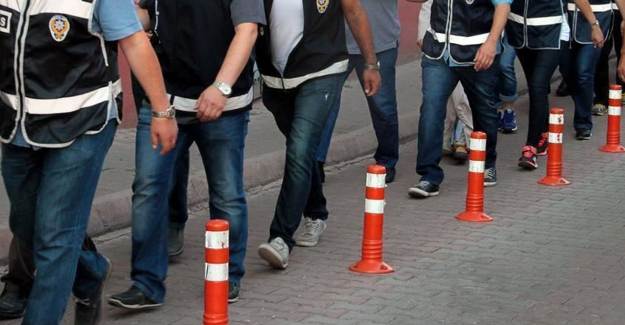 İzmir'de 31 Kişi FETÖ'den Gözaltına Alındı