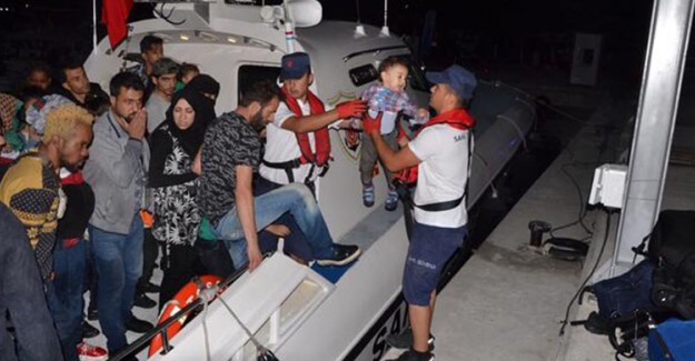 İzmir'de 77 Düzensiz Göçmen Yakalandı