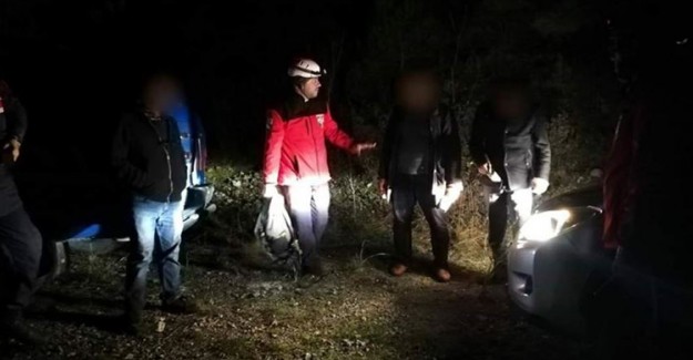 İzmir'de Dağda Kaybolan 3 Kişi Kurtarıldı