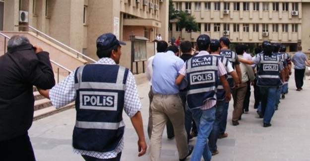 İzmir'de FETÖ Operasyonu: 18 Gözaltı