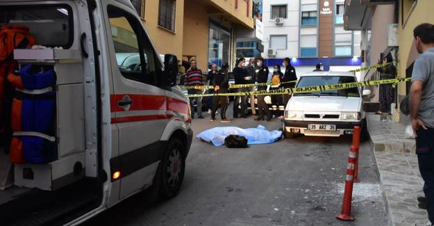 İzmir'de İşe Gitmek İçin Evden Çıktı, Sokak Ortasında Ceset Buldu