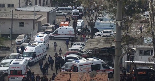 İzmir'de Okulda Patlama: Yaralılar Var!