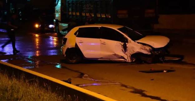 İzmir'de Otomobil Takla Attı: 1 Ölü 1 Yaralı