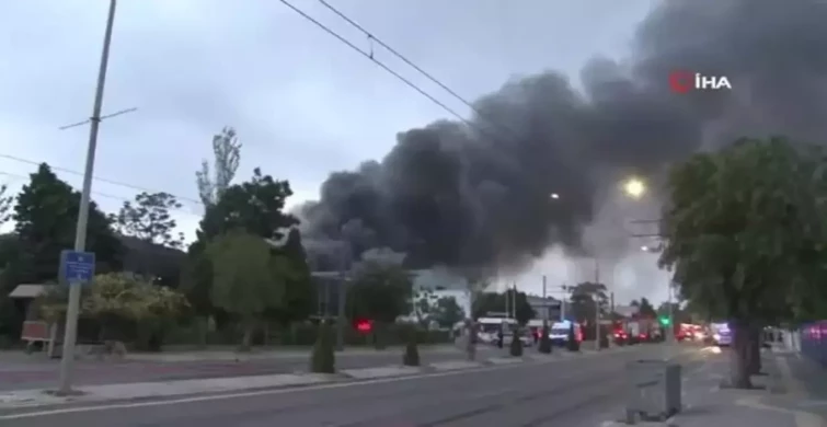 İzmir'de peş peşe yangın çıktı: Fabrikalarda büyük hasar oluştu!