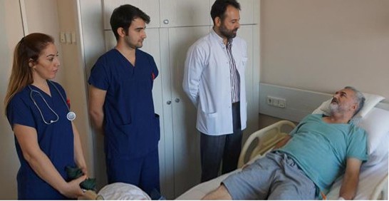 İzmirli Hastaya 40 yıl Sonra Yeni İdrar Yolu Yapıldı