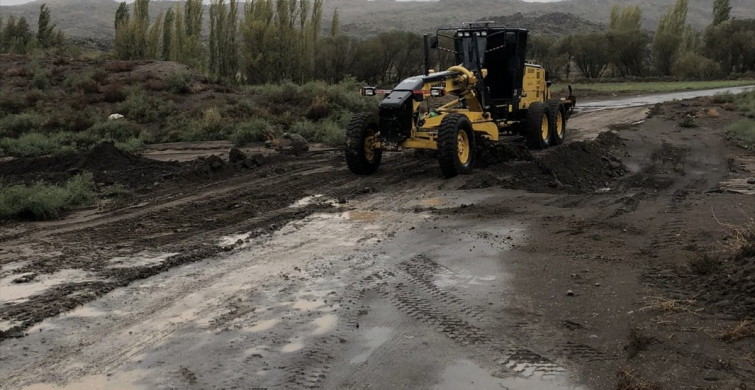 Iğdır'daki Sel Felaketi Sonrası Köy Yolları Ulaşıma Açıldı