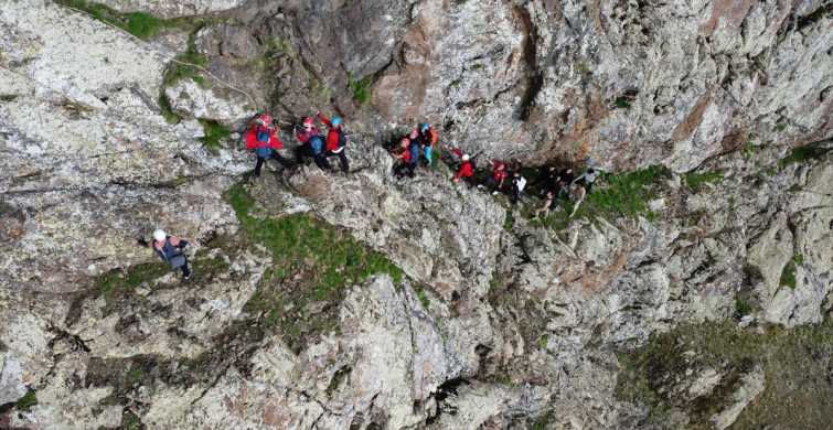 Iğdır Valisi Ercan Turan Tekelti Dağı'na Tırmandı