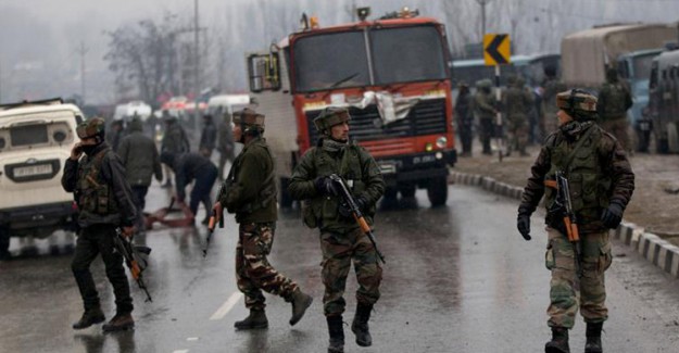 Jammu - Keşmir Bölgelerinde Çatışma: 4 Terörist Etkisiz Hale Getirildi