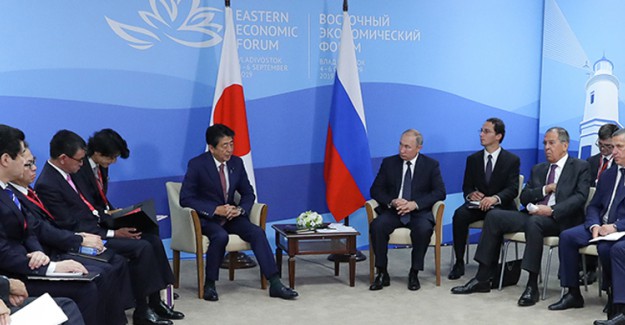 Japonya ve Rusya Liderleri Bir Araya Geldi