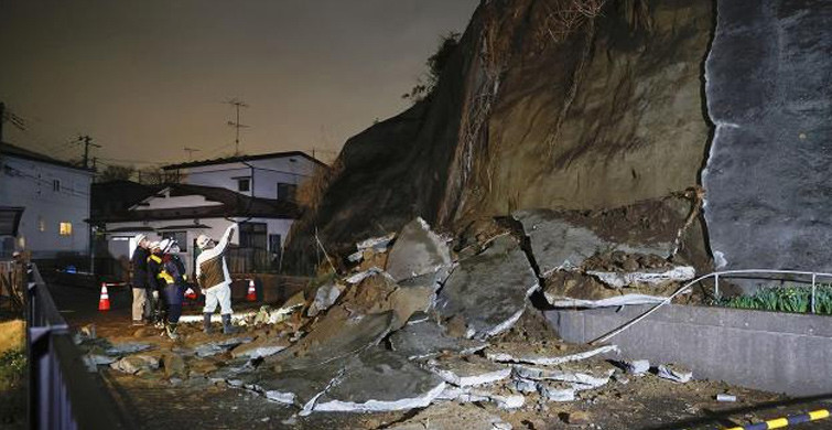 Japonya'da 6,9 Büyüklüğündeki Depremde 9 Kişi Yaralandı