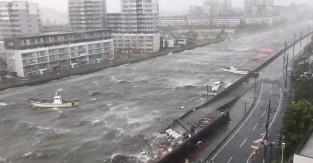 Japonya'da Fırtına Alarmı! Tüm Uçuşlar İptal Edildi