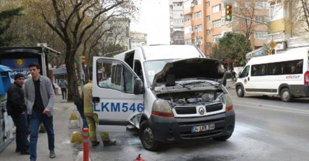 Kadıköy'de Öğrenci Servisinde Yangın Çıktı