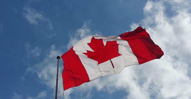 Kanada’da İki Müslüman Öğretmen Başörtüleri Nedeniyle İşsiz Bırakıldı