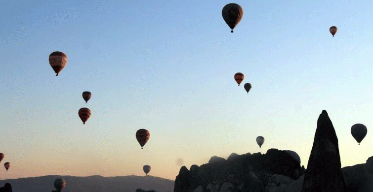 Kapadokya'da Olumsuz Hava Şartları Nedeniyle Balon Turları İptal Edildi