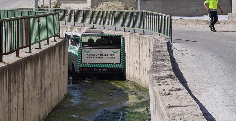 Karabük’te Cenaze Aracı Su Kanalına Düştü