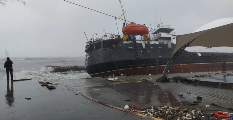 Karadeniz’de neler oluyor? 2 yıldır mahsur kalan Türk gemisine füze saldırısı gerçekleşti!