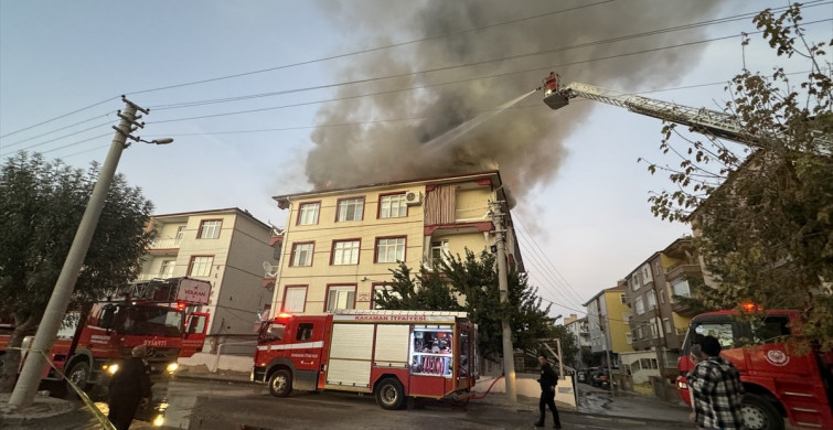 Karaman'da Çatı Yangını Söndürüldü