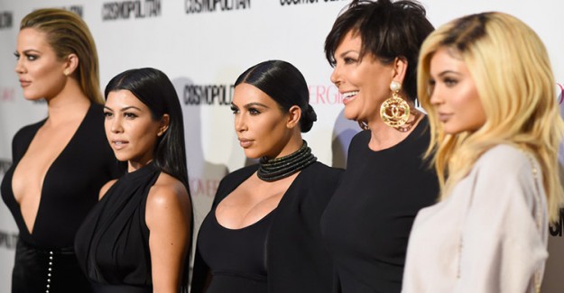 Kardashian ve Jenner Ailesi'nin Işıltılı Fotoğrafları Göz Kamaştırdı