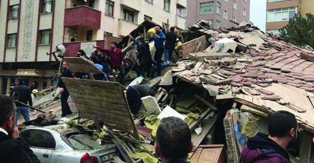 Kartal'da Çöken Binanın Enkazından 16 Yaşındaki Genç Kurtarıldı