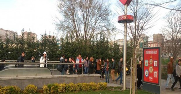 Kartal-Kadıköy Metrosunda Korkutan Şaka! Yolcular Şok Geçirdi