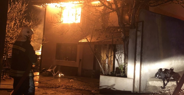 Kastamonu'da 4 Ev Yanarak Kül Oldu